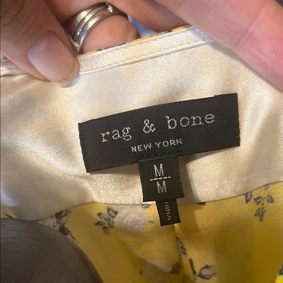 Rag & Bone Yellow 100% Silk Sleevless V- Neck Blouse - Picture 2 of 8